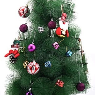 hang-christmas-ornament