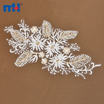 Applique di pizzo in rilievo con tromba d'oro