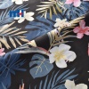 Tela de cama acolchada con estampado de hojas