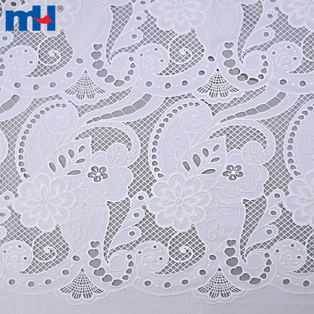 Tissu brodé découpé au laser