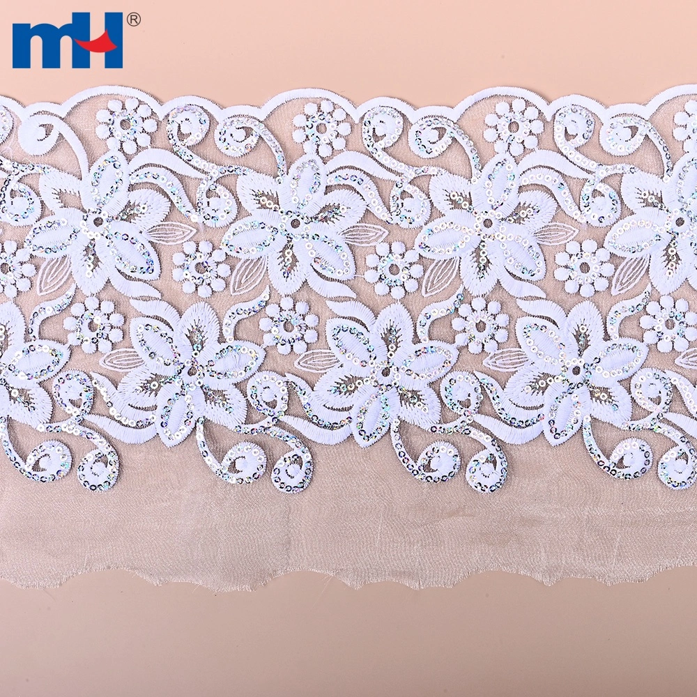 Organza dantelli bezak, payetkalar bilan batafsil ko'rinish