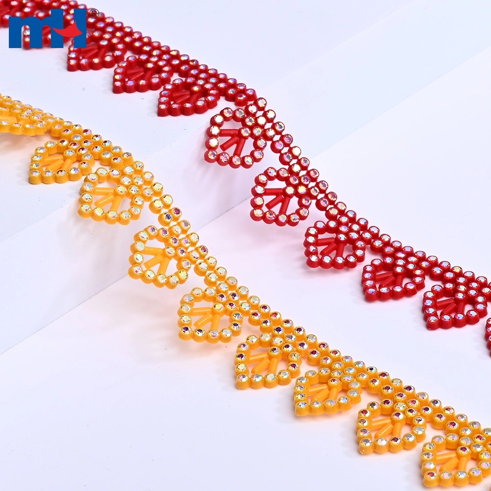23 mm lange Strasskette aus Kunststoff mit weißen AB-Glassteinen
