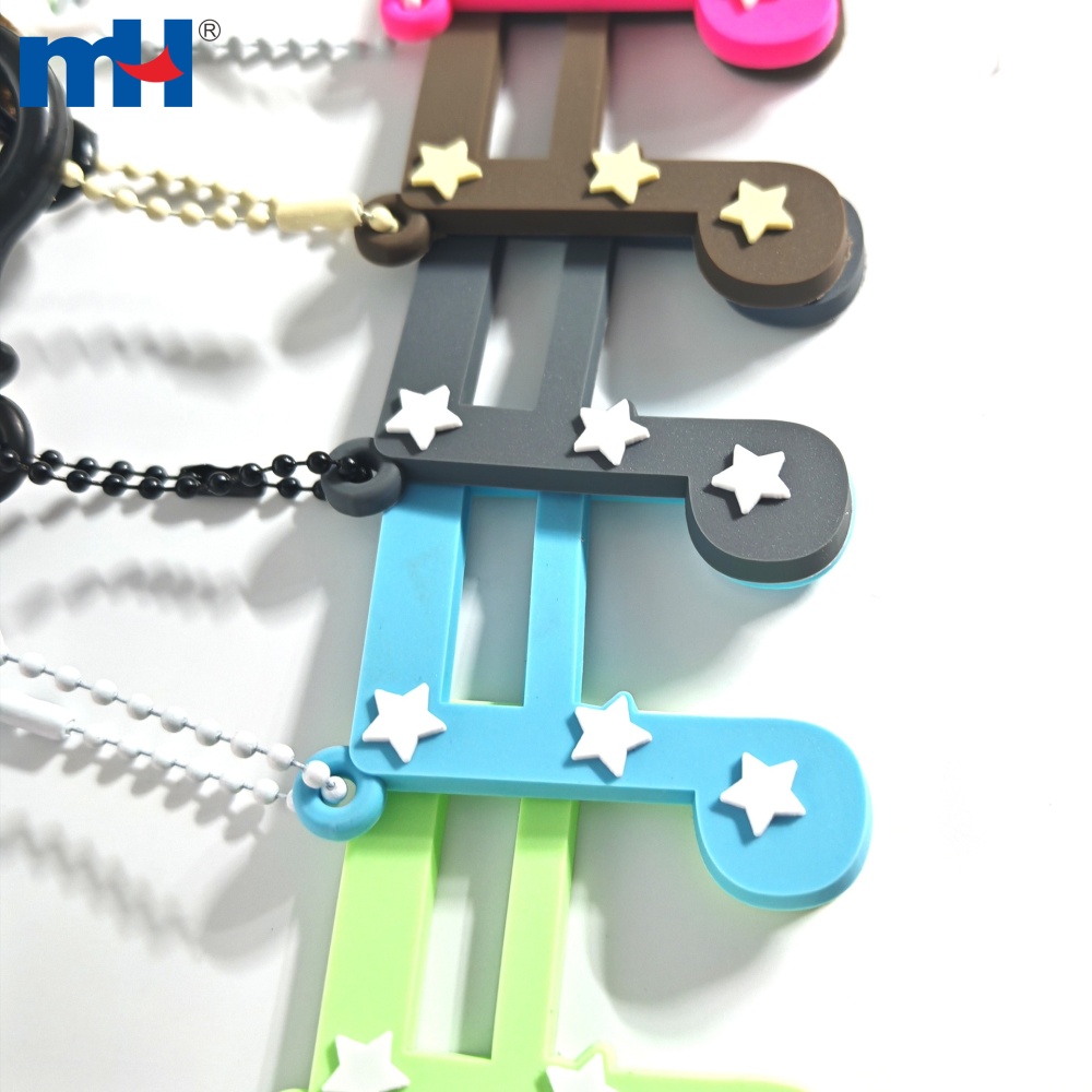Star accent detail on the music note charm