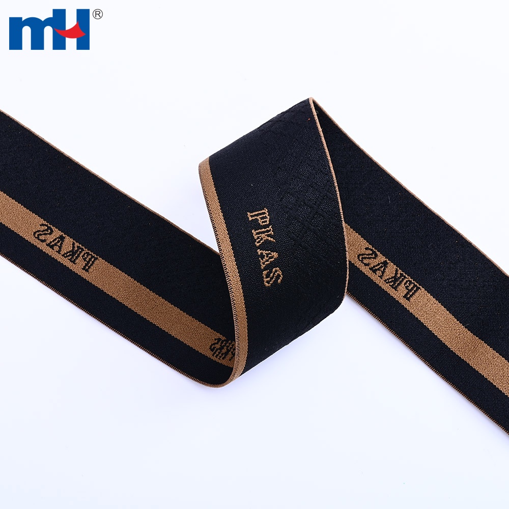 Details zum gewebten, elastischen Band mit schwarzem Jacquard-Logo
