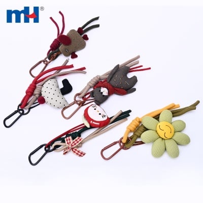 Móc khóa hình búp bê vải, dây móc trang trí.