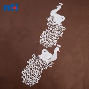 Motif appliqué en dentelle de paon