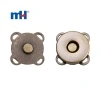 Bouton d'accrochage magnétique