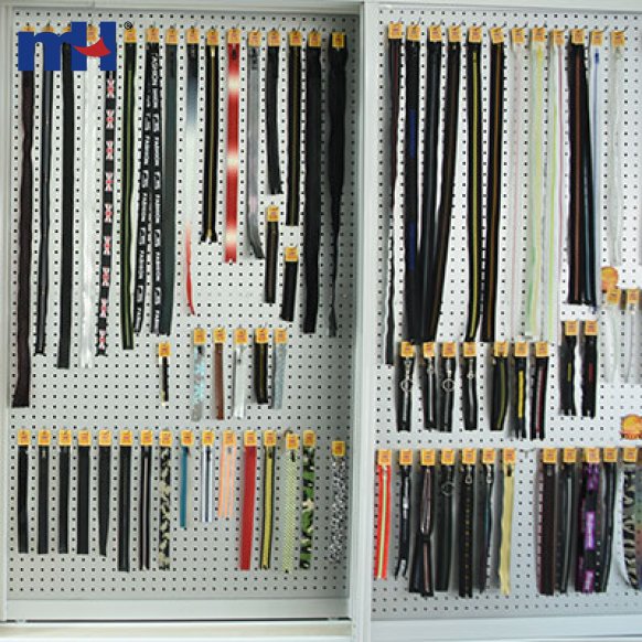 3-plastic-zipper-long-chain-0231-0