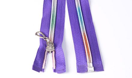 How to Select Rainbow Zip Wholesale for Apparel and Bag Production?