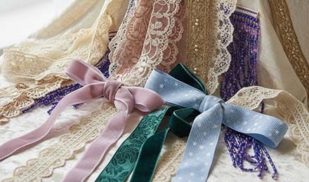 How Do B2B Buyers Source Trimmings Wholesale for Garment Manufacturing?