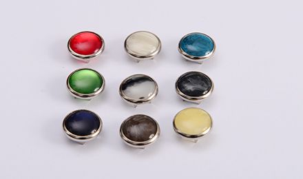 How Can Garment Manufacturers Source Reliable Pearl Snap Button Wholesale Suppliers?