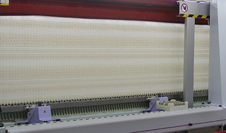 How to Choose the Right Apparel Fabric Manufacturers